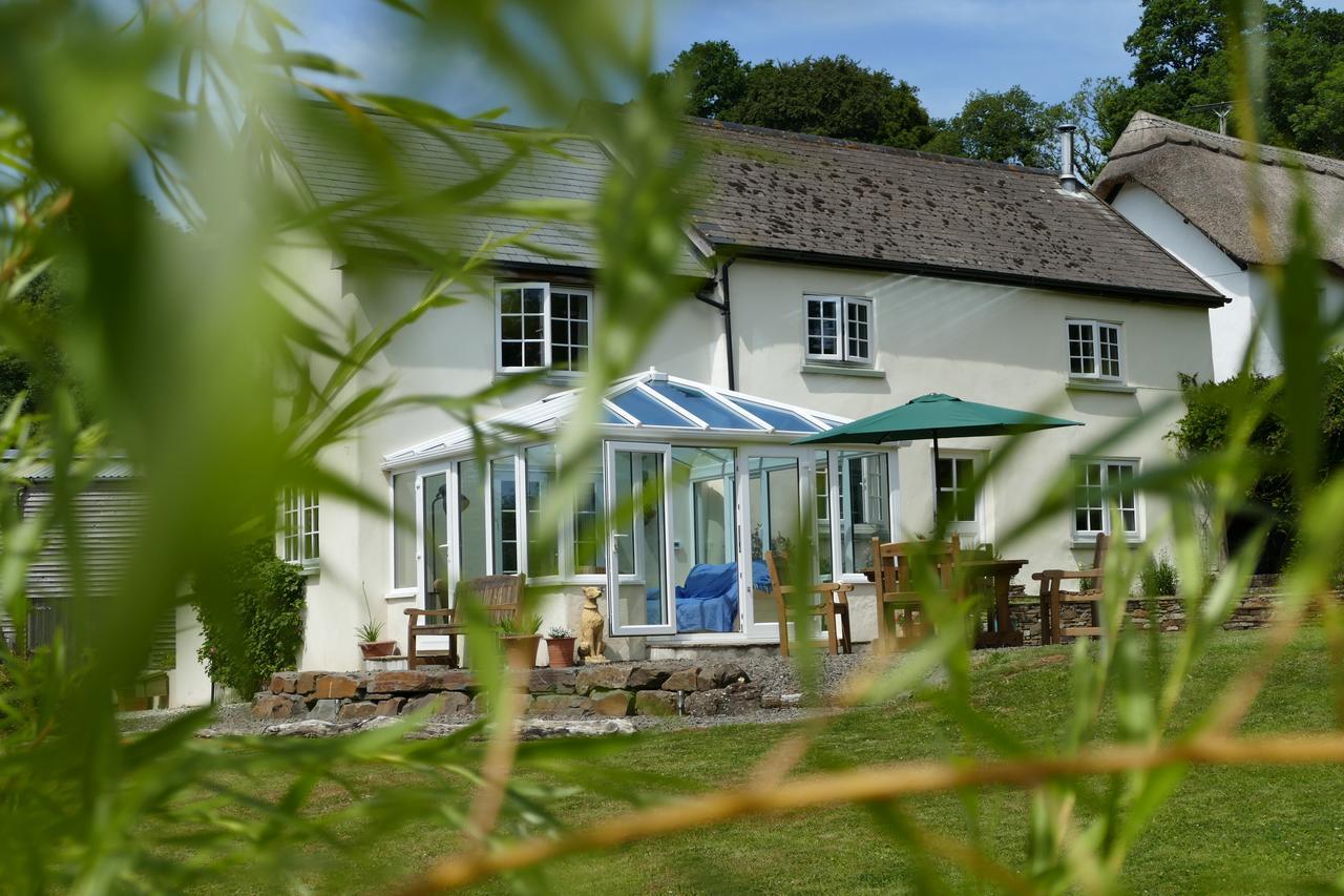 Meadowland Farm Bed & Breakfast Dolton Exterior photo